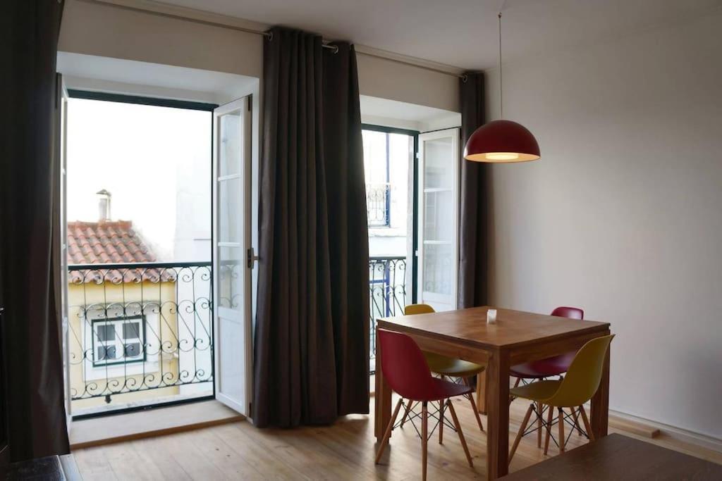Two Bedroom Apt In Historic Location! Close To The River 리스본 외부 사진