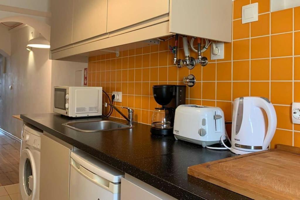 Two Bedroom Apt In Historic Location! Close To The River 리스본 외부 사진